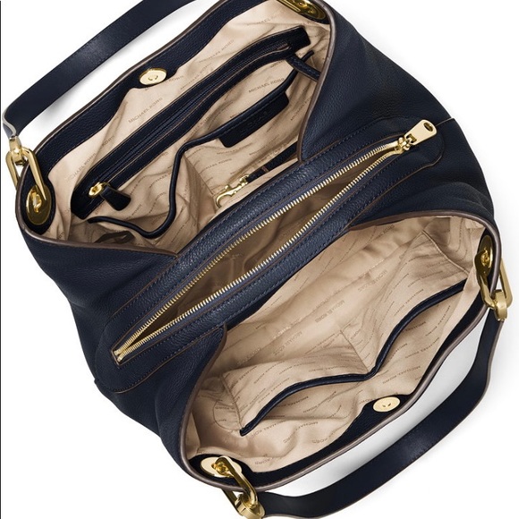 NWOT - Michael Kors raven large shoulder tote - Picture 3 of 8